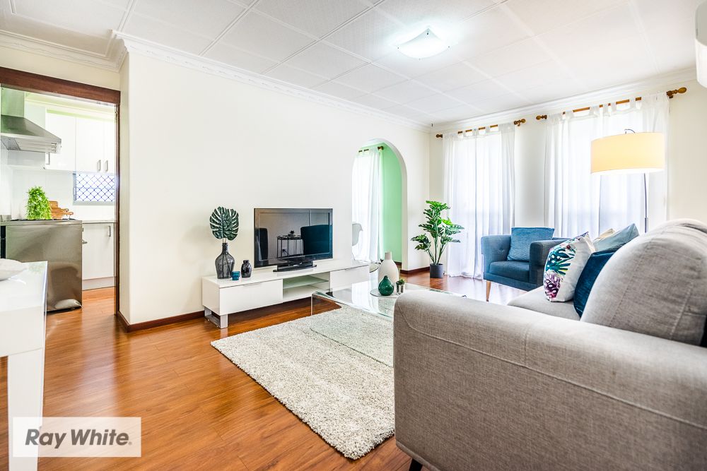 18 Mereworth Way, Girrawheen, WA 6064