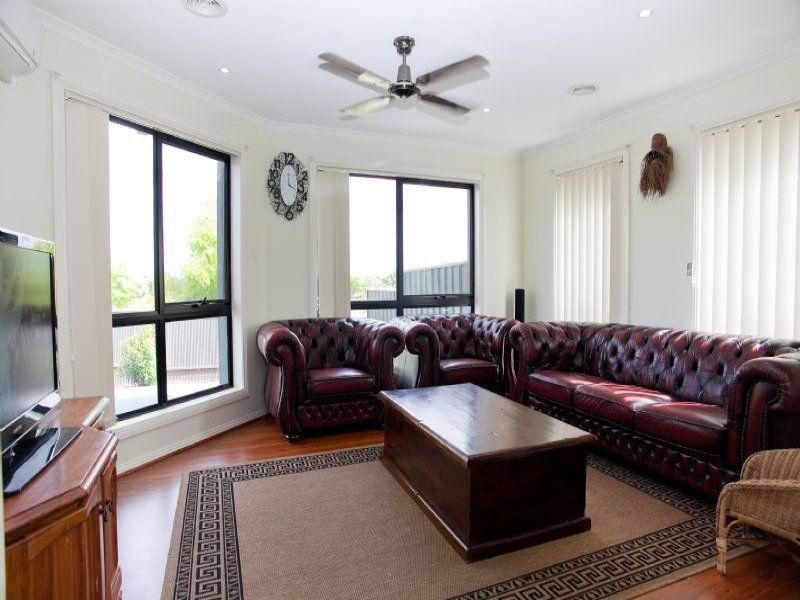 2 Mittagong Rise, Craigieburn, VIC 3064