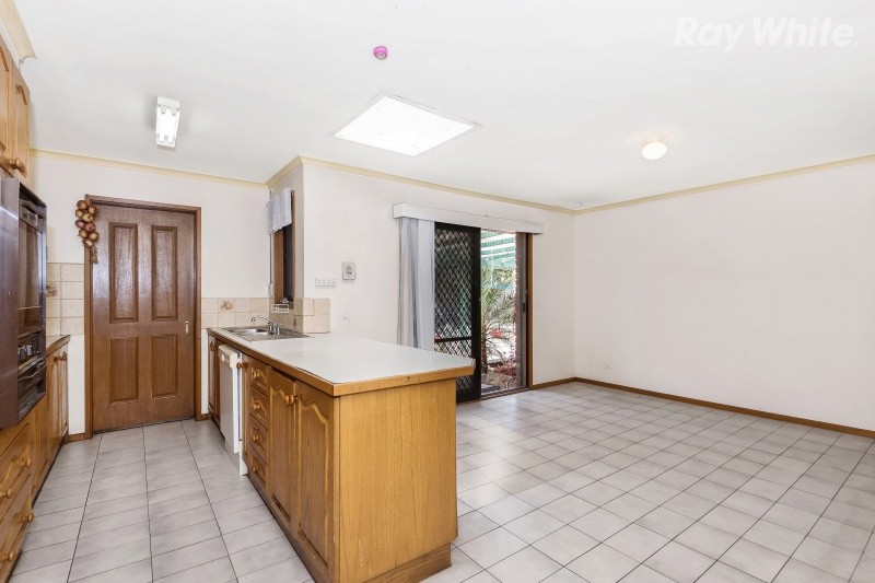 5 Denver Court, Hampton Park, VIC 3976