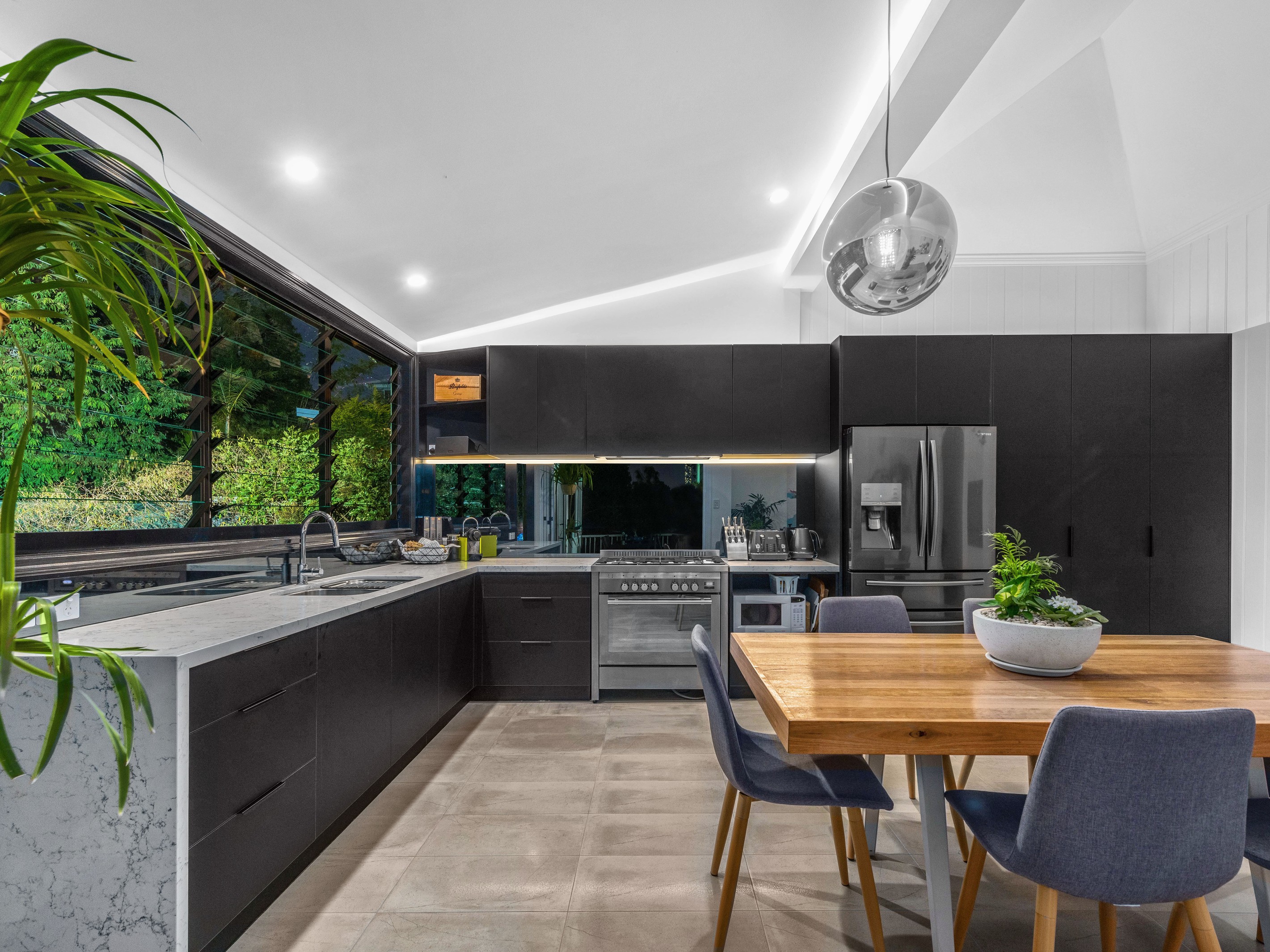 28 Monmouth Street, Morningside, QLD 4170