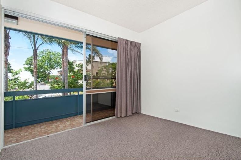 2/52 Henzell Terrace, Greenslopes, QLD 4120