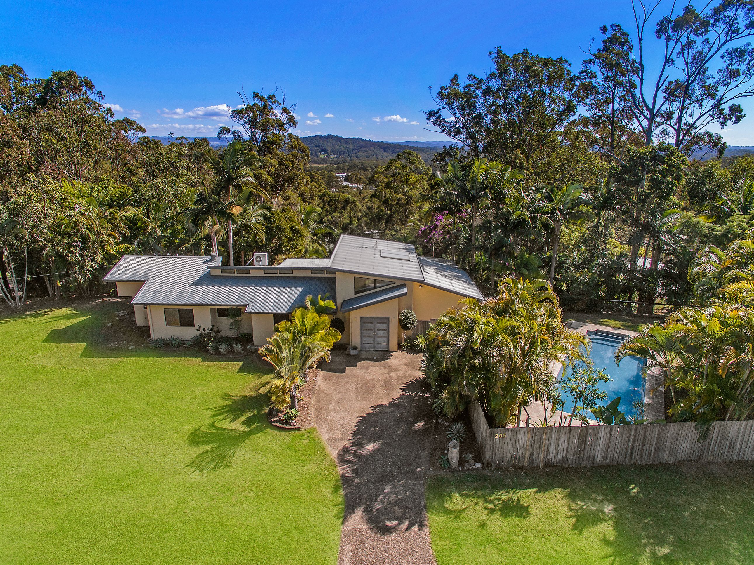 205 Mons School Road, Buderim, QLD 4556