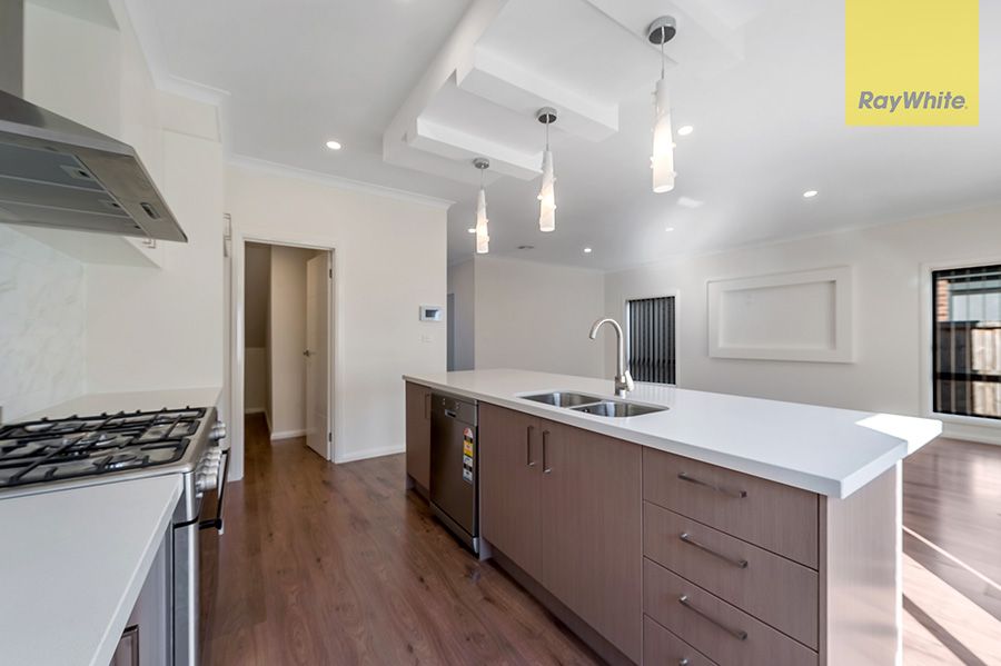 2 Gossamer Way, Mickleham, VIC 3064