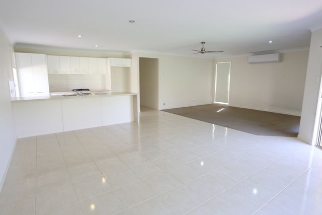21 Patanga Crescent, JORDAN SPRINGS, NSW 2747