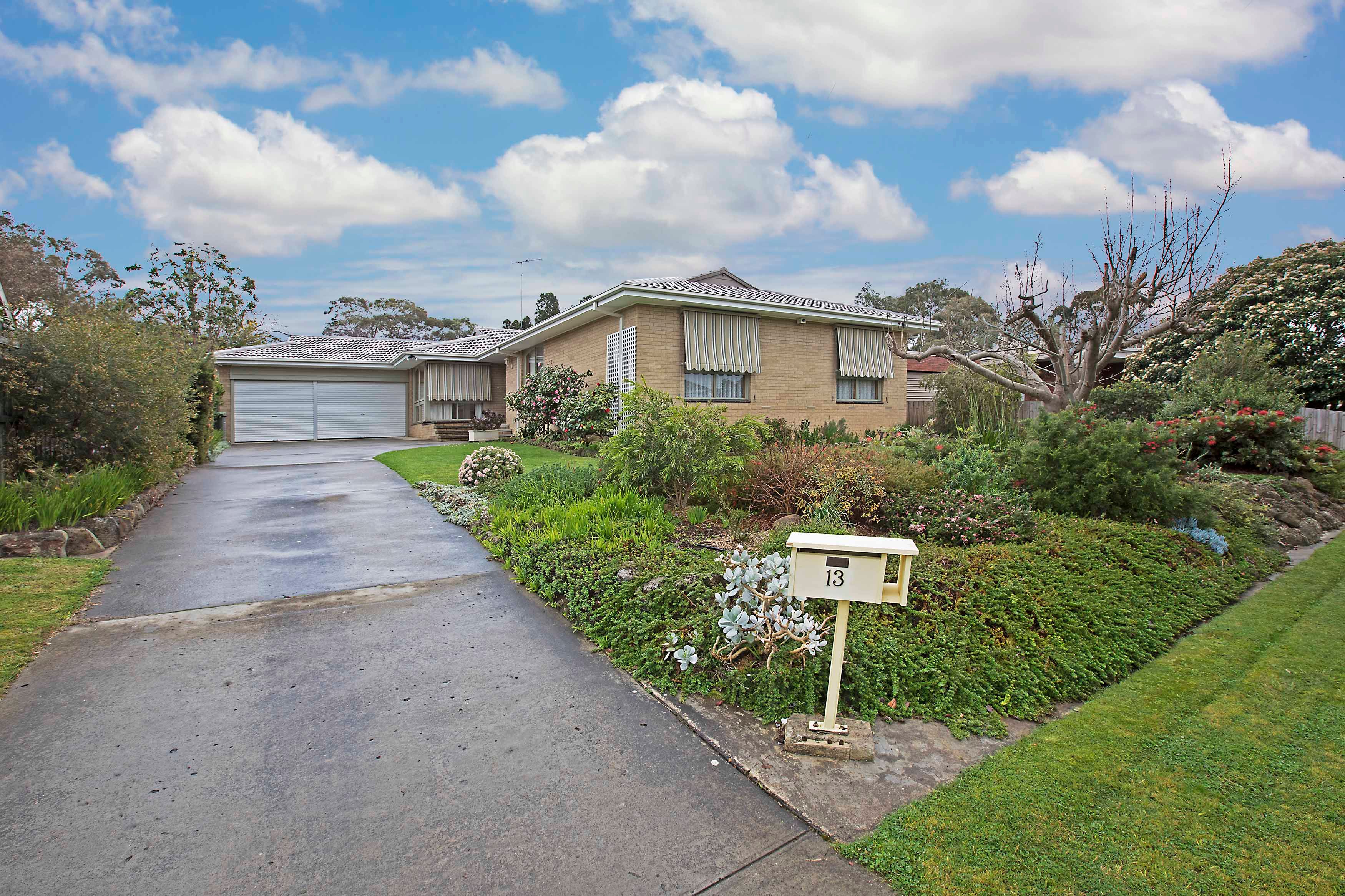 13 Bruthen Road, Highton, VIC 3216