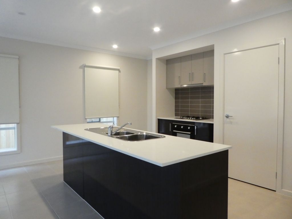 80 Longshore Drive, Clyde North, VIC 3978
