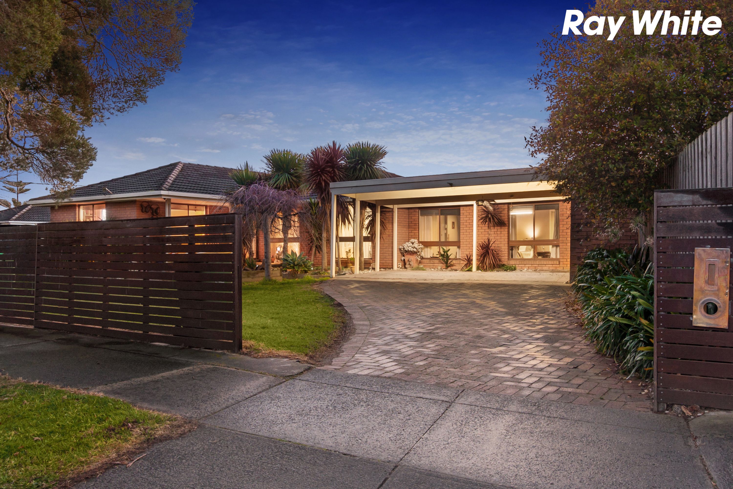 1 Rosalie Court, Pakenham VIC 3810
