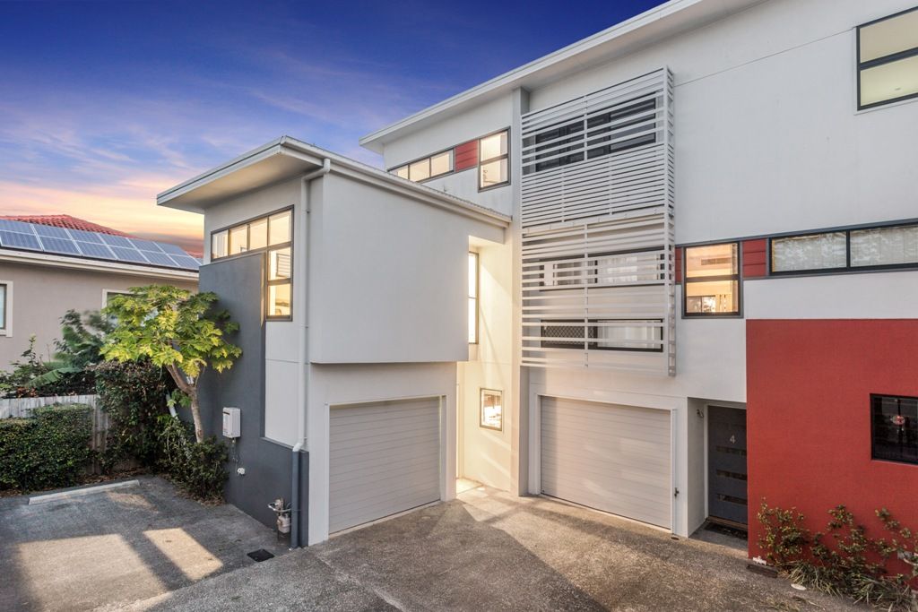 24 Windsor Street, Hamilton QLD 4007