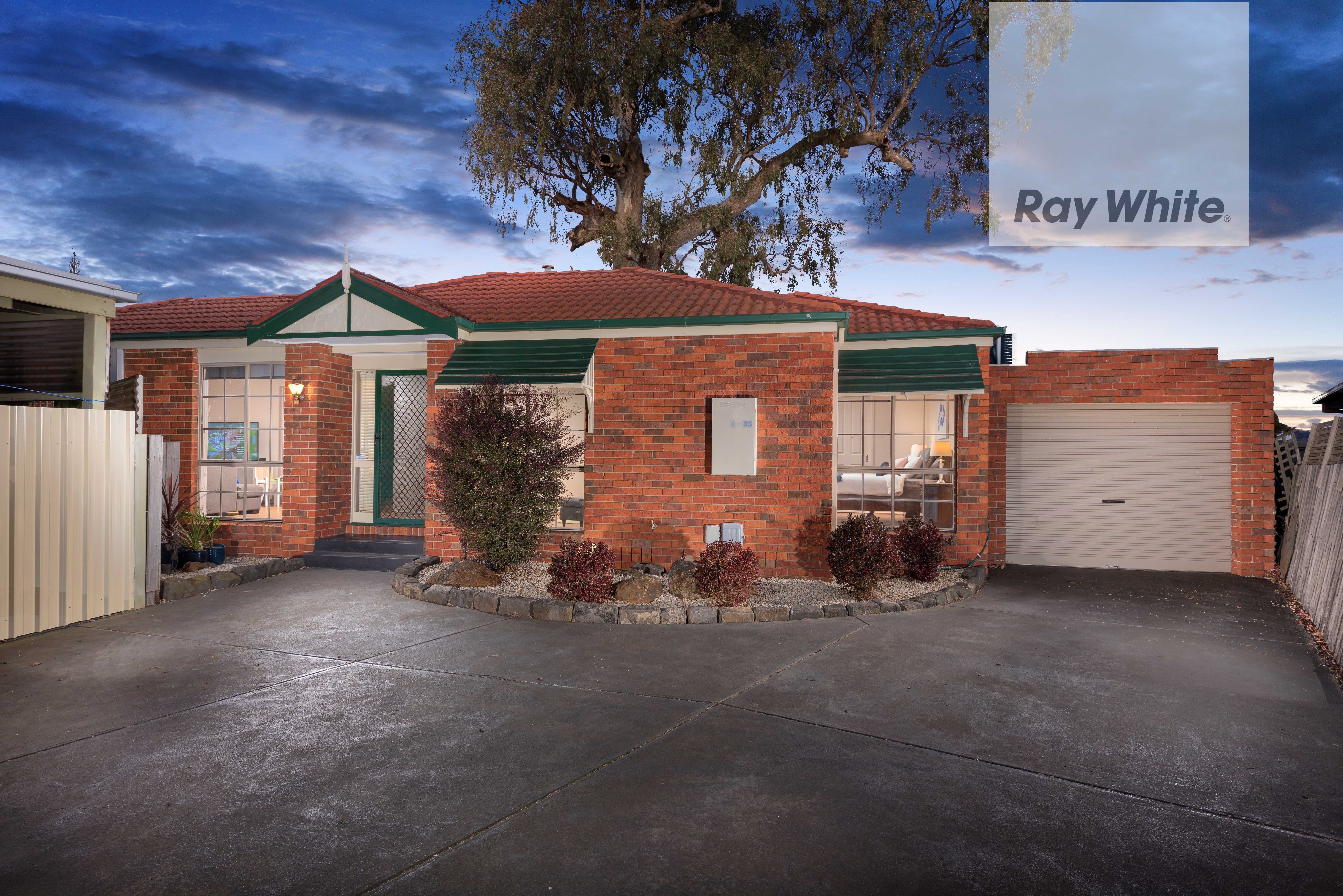 33 Allwyn Crescent, Mill Park VIC 3082