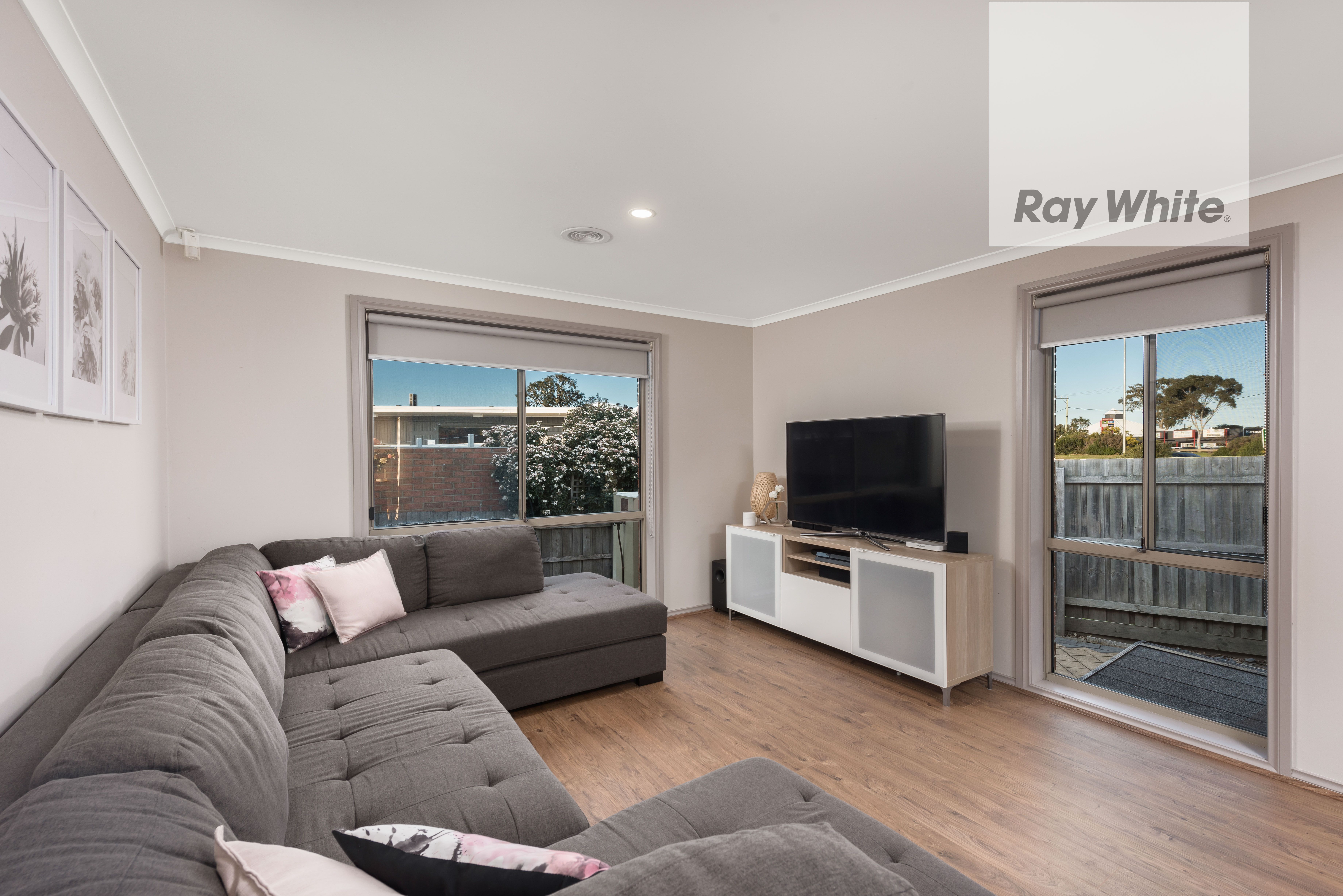 2/33 Allwyn Crescent, Mill Park, VIC 3082
