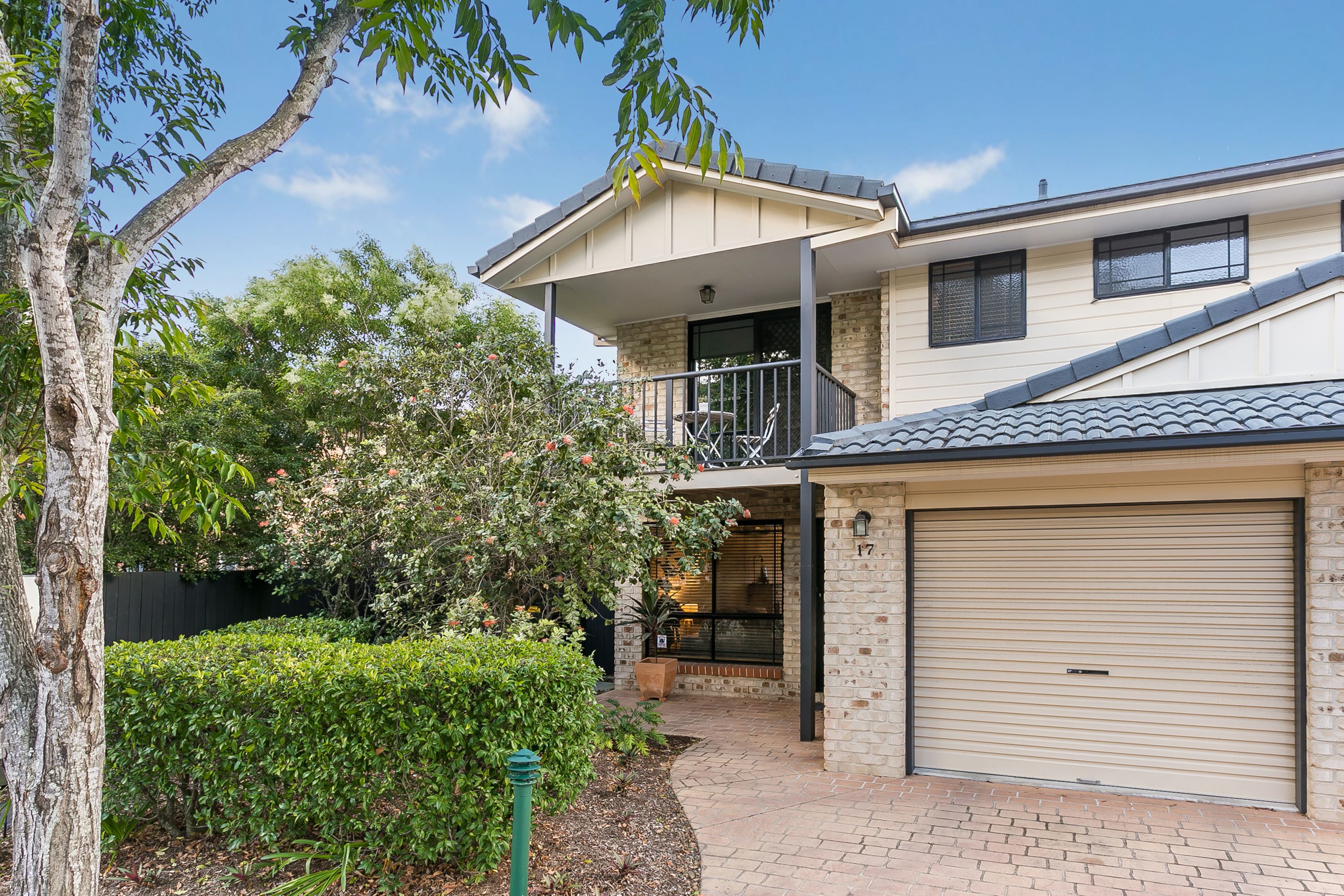 25 Hogan Place, Seventeen Mile Rocks QLD 4073