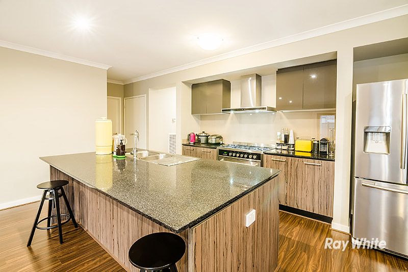 8 Falabela Road, Clyde North, VIC 3978