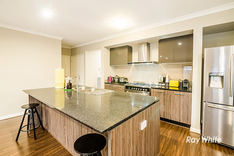 8 Falabela Road, Clyde North, VIC 3978