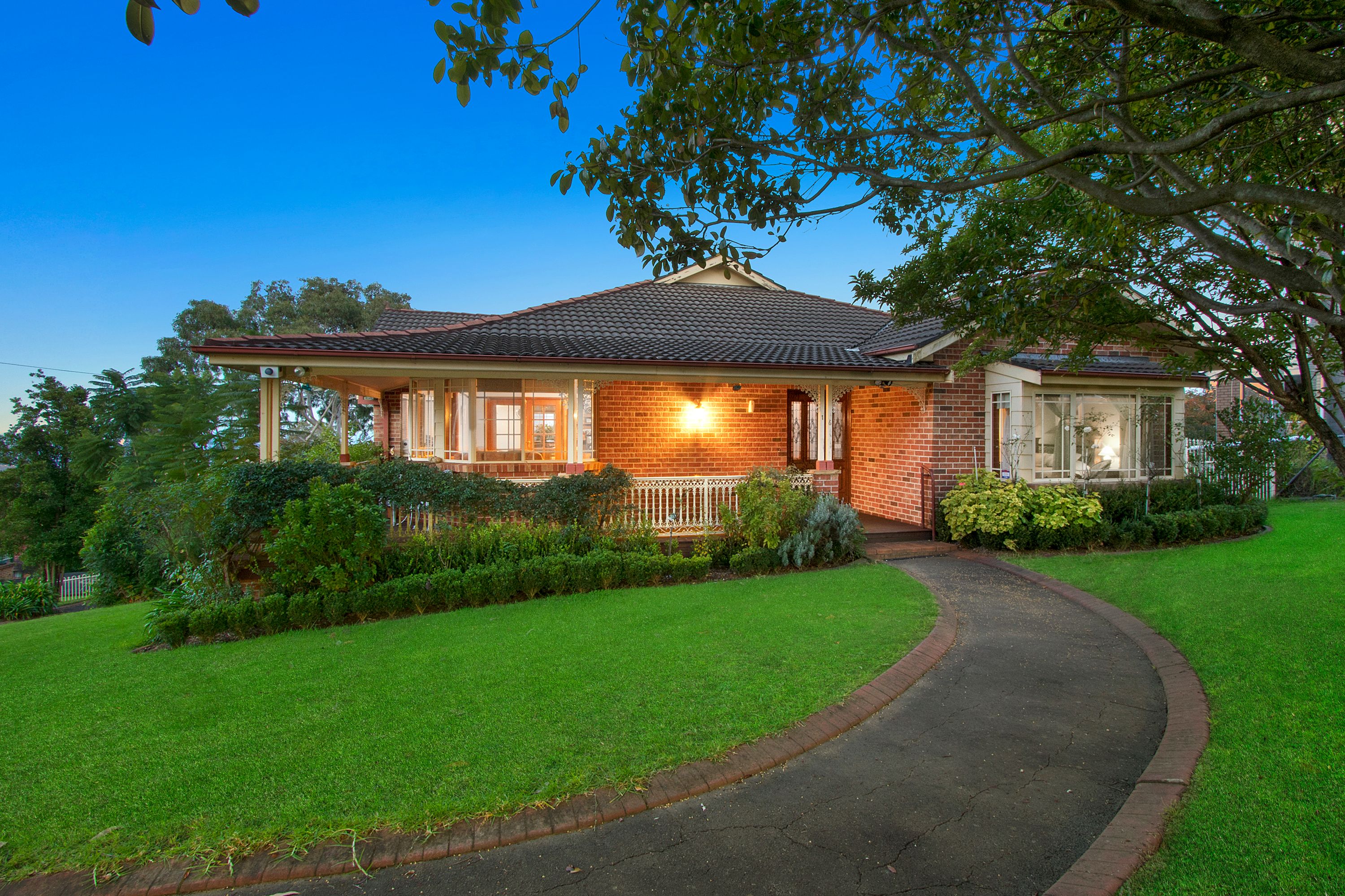 16 Pamela Crescent