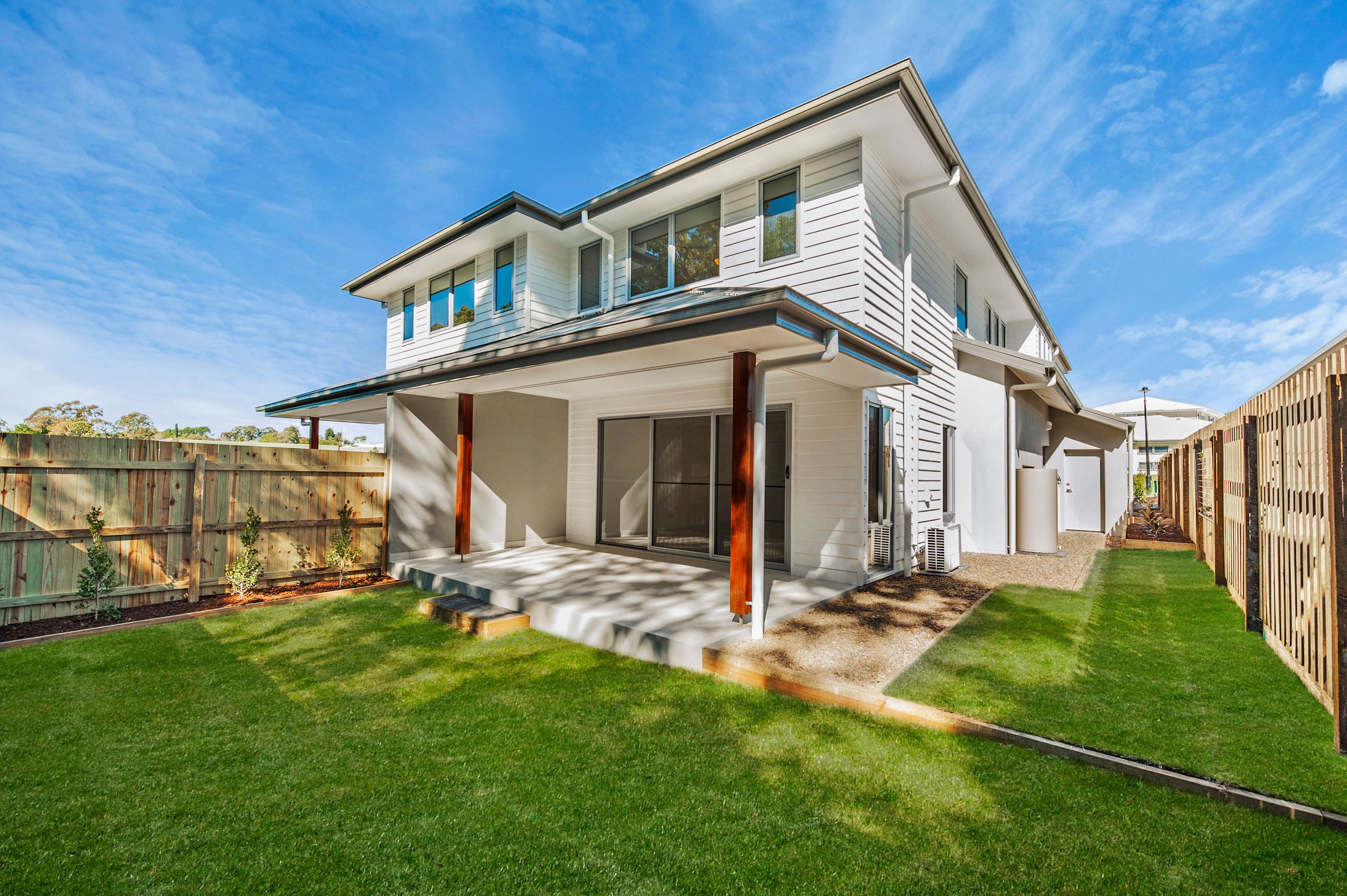 18 Sapphire Place, Elanora QLD 4221