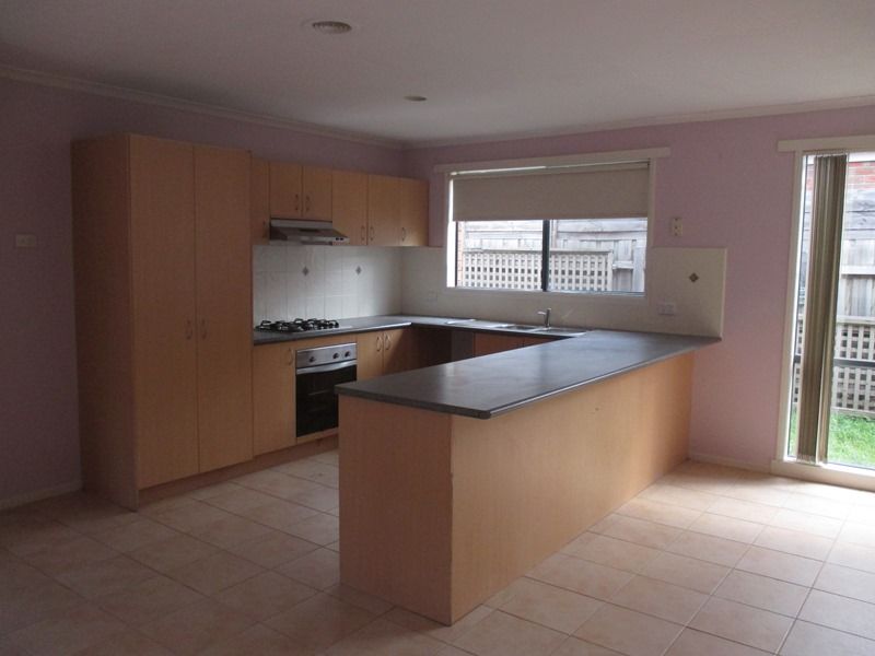 4 Armoy Close, Cranbourne East, VIC 3977