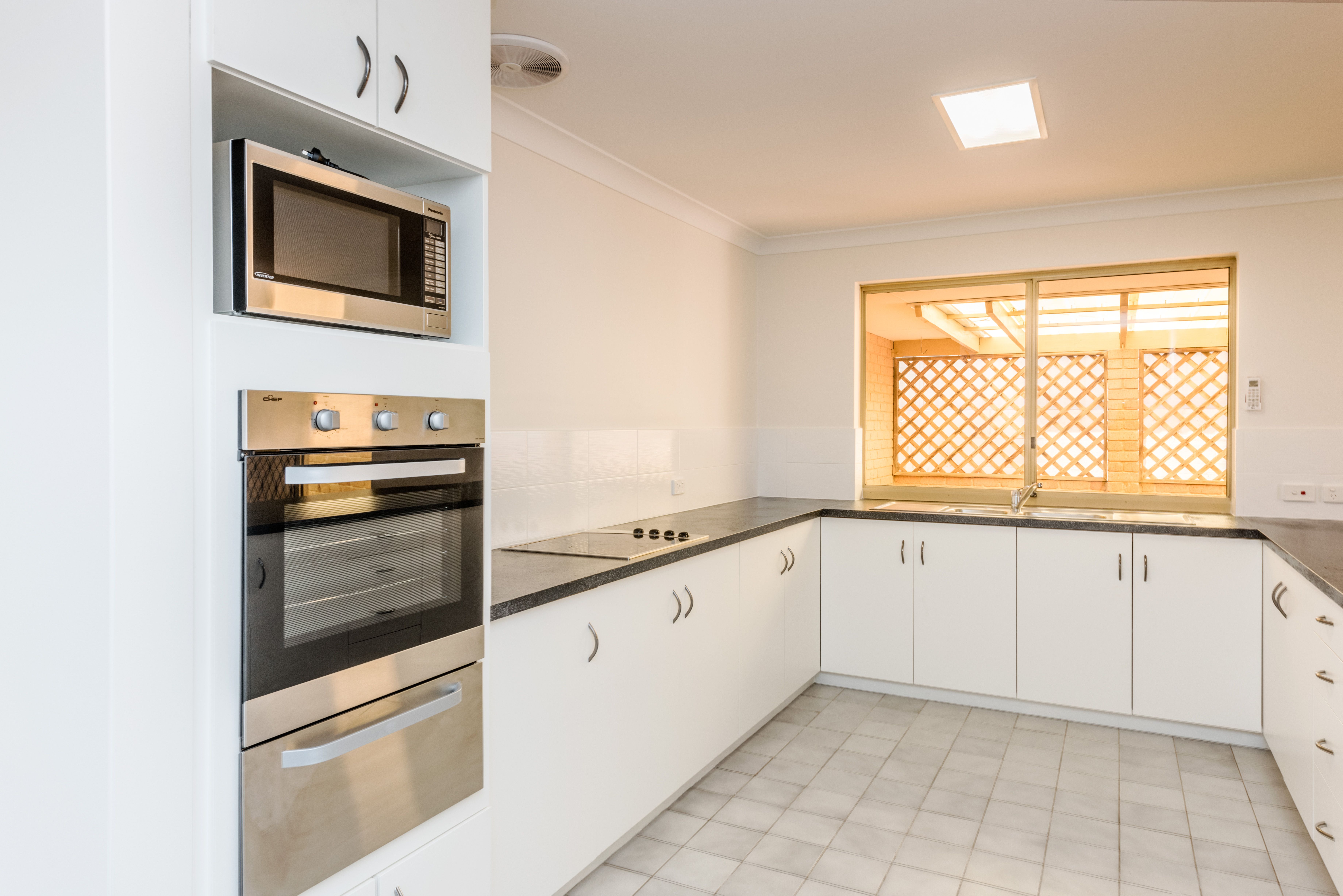 10 Sandown Close, Tarcoola Beach, WA 6530