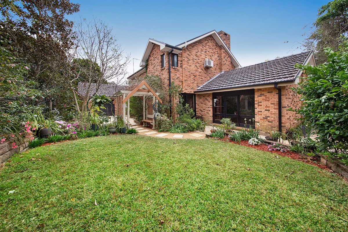 2 Pyree Street