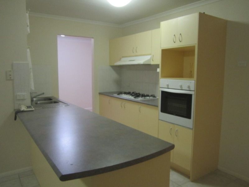 8 Roebourne Mews, Cranbourne East, VIC 3977