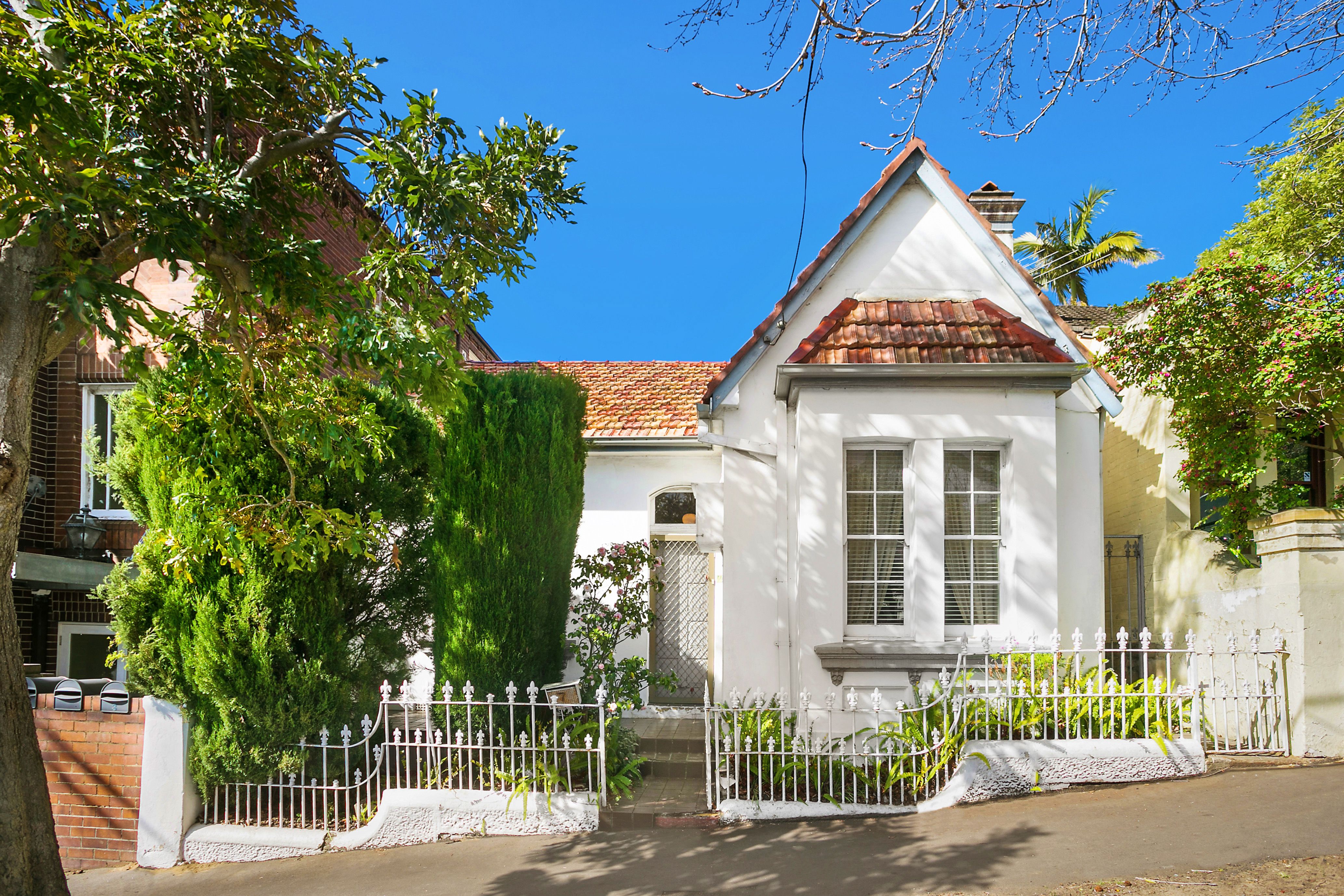 7 Bathurst Street