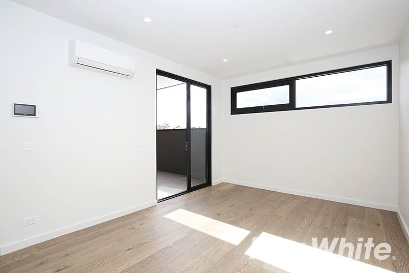 215/11-19 Hall Street, Cheltenham, VIC 3192