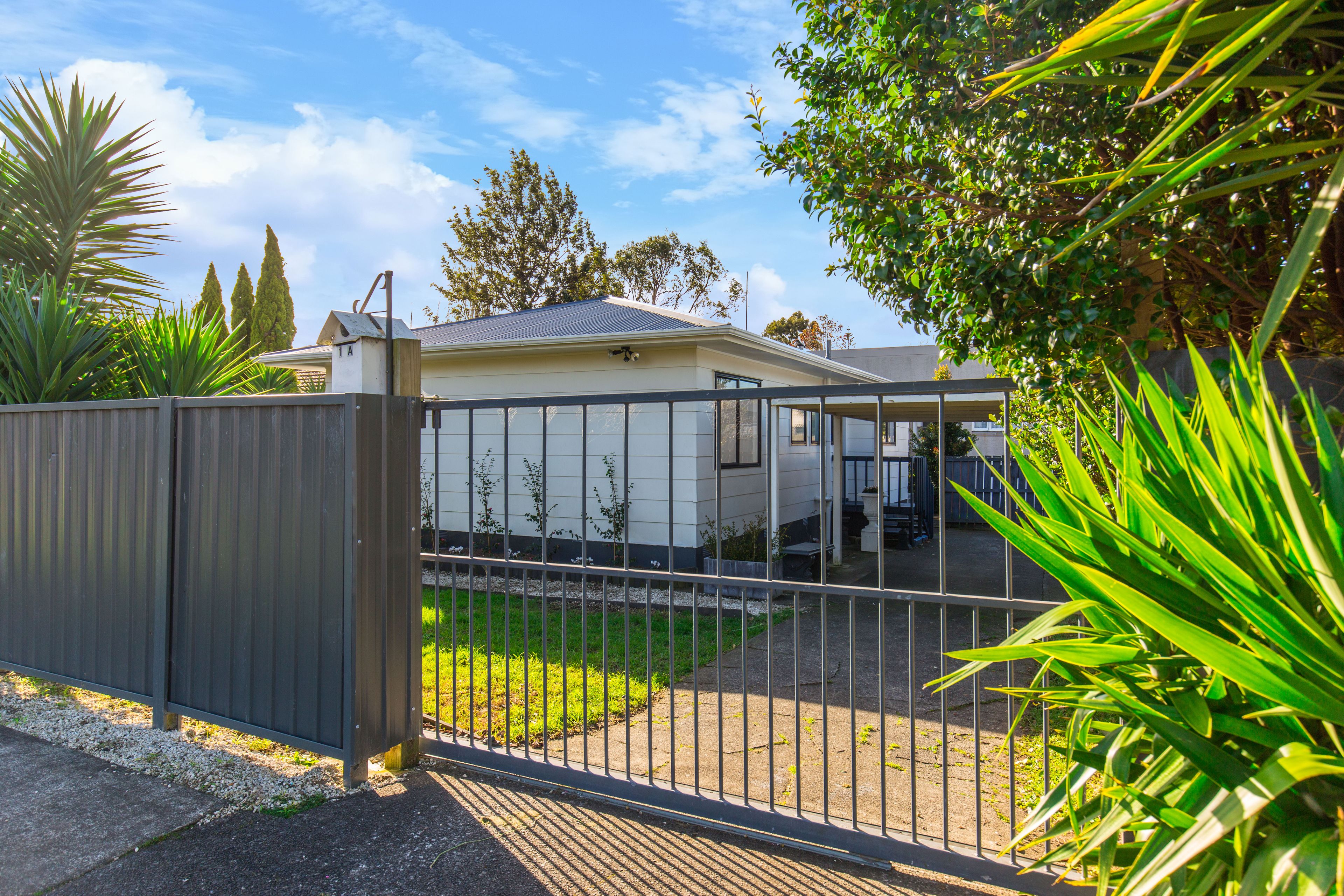 2/15 Viola Avenue, Mangere, Manukau City