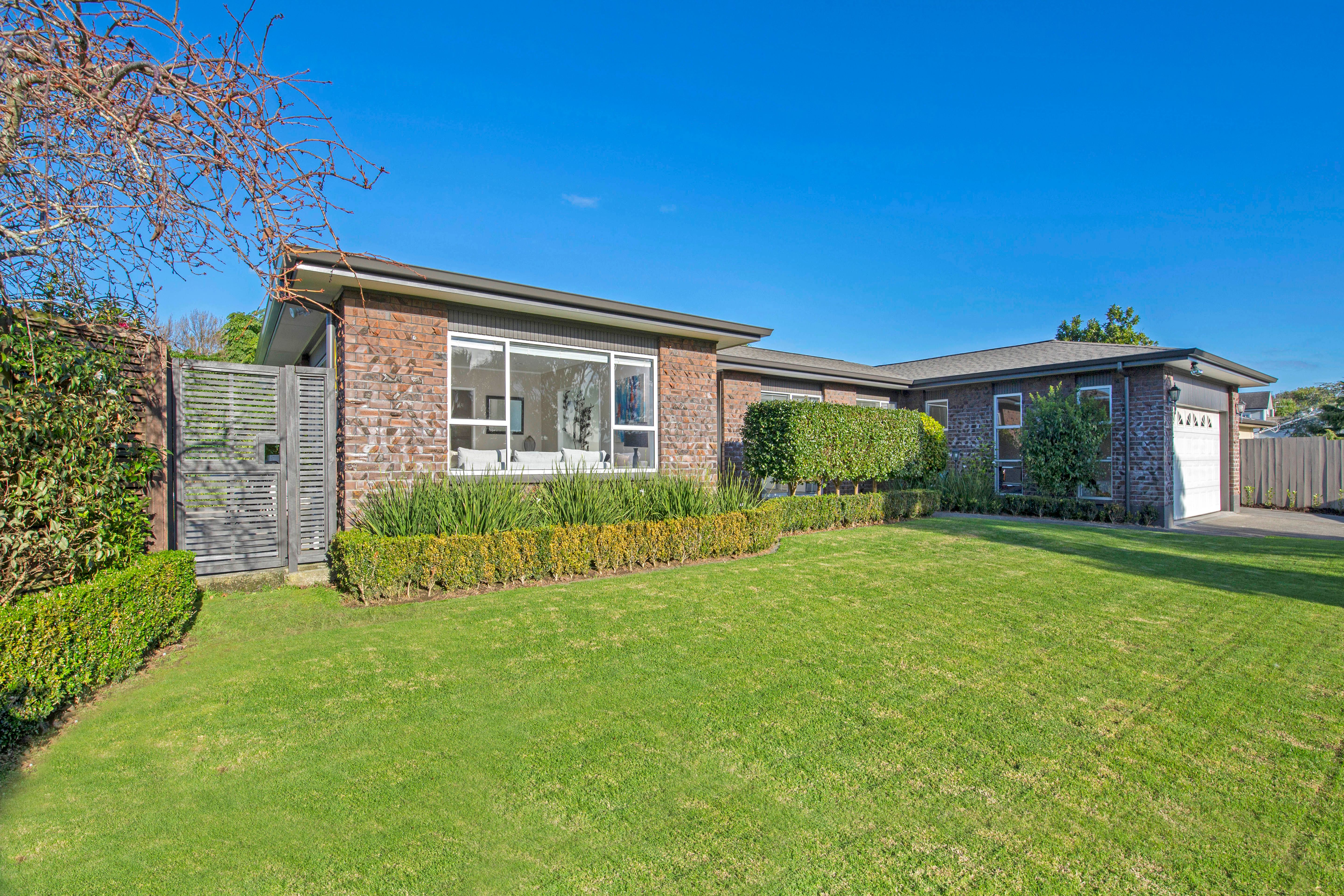 5 Sanctuary Point, Sunnyhills, Manukau City