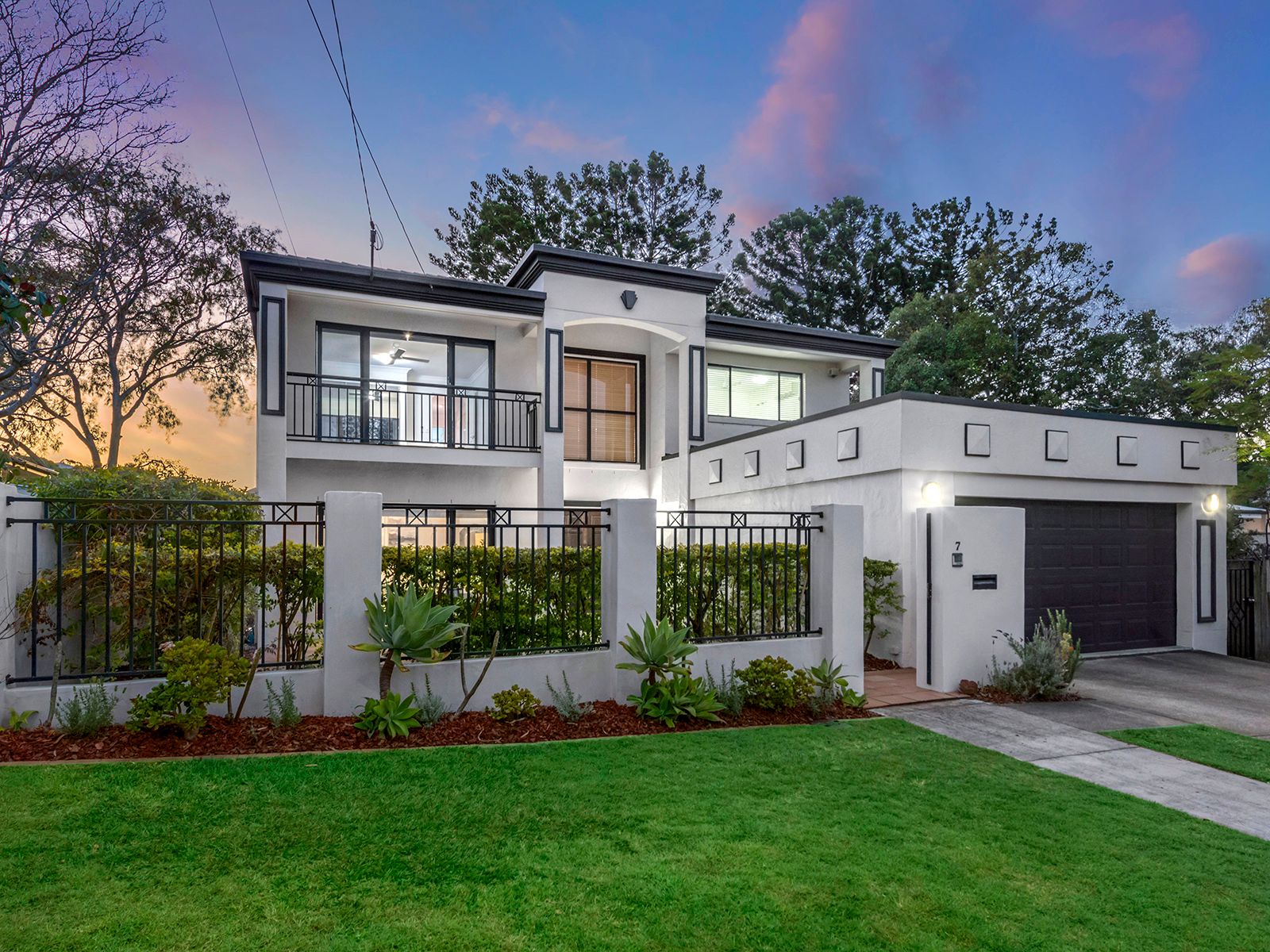 7 Cecile Street, Balmoral QLD 4171