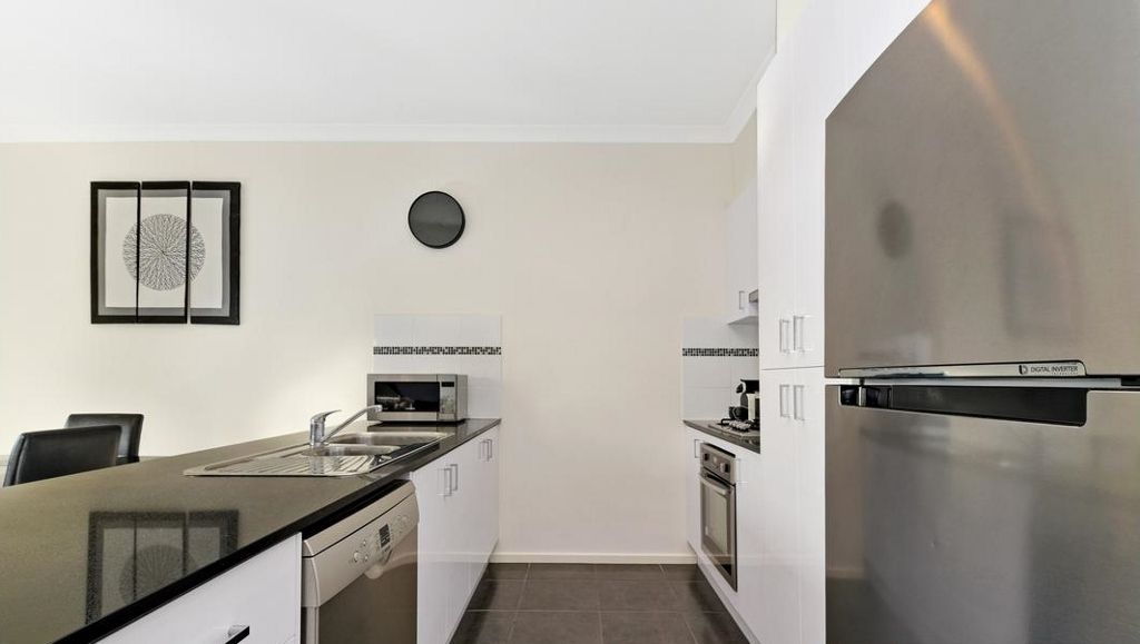 8 Kavanagh Lane, Clyde North, VIC 3978