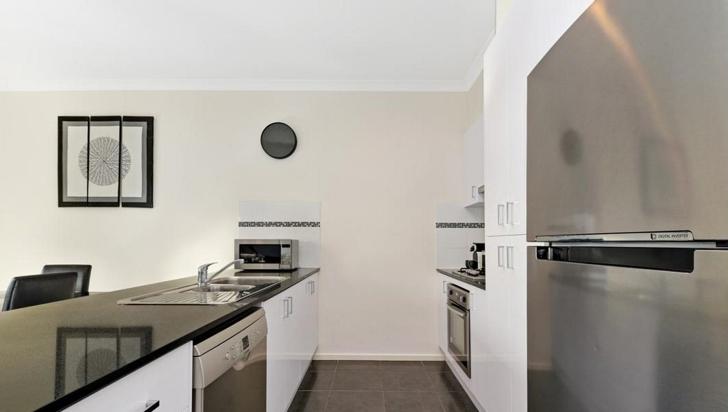 8 Kavanagh Lane, Clyde North, VIC 3978