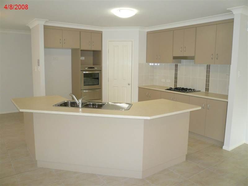 Flinders View, QLD 4305