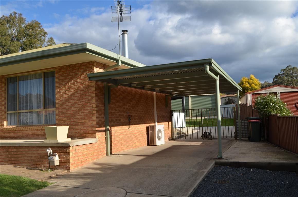 11 Bottlebrush Drive, Tumut, NSW 2720