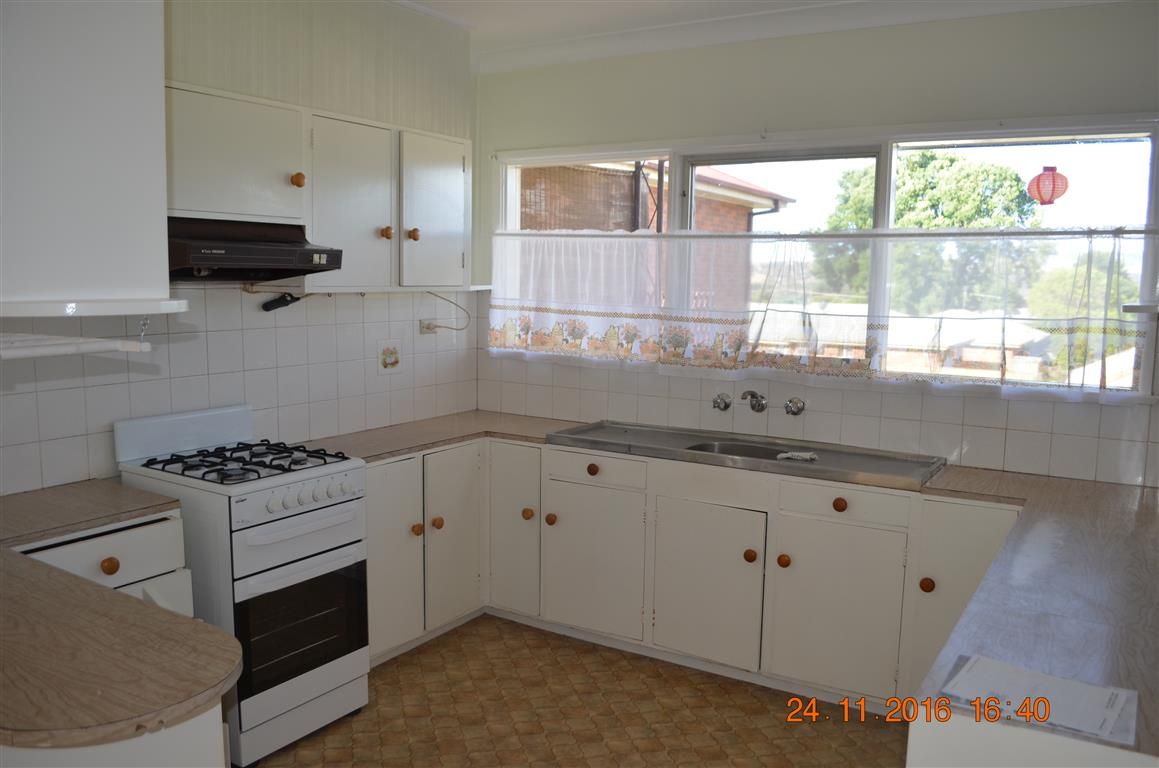 122 Simpson Street, Tumut, NSW 2720