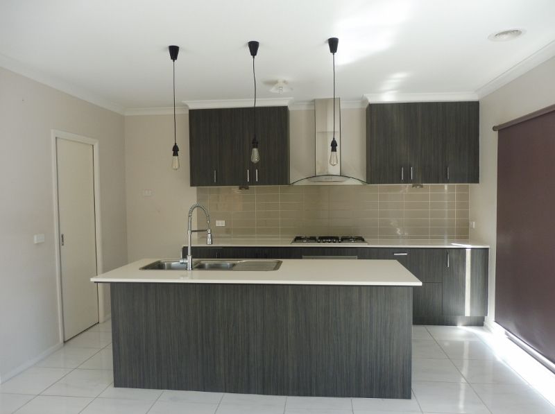 21 Queensbury Street, Cranbourne West, VIC 3977