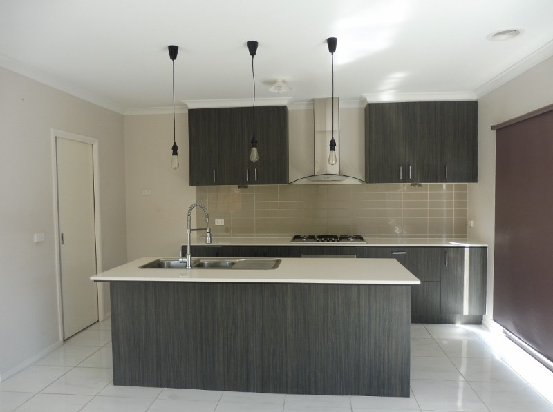 21 Queensbury Street, Cranbourne West, VIC 3977