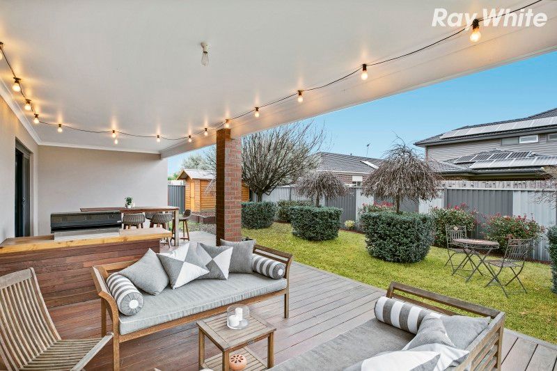 17 Everly Circuit, Pakenham, VIC 3810