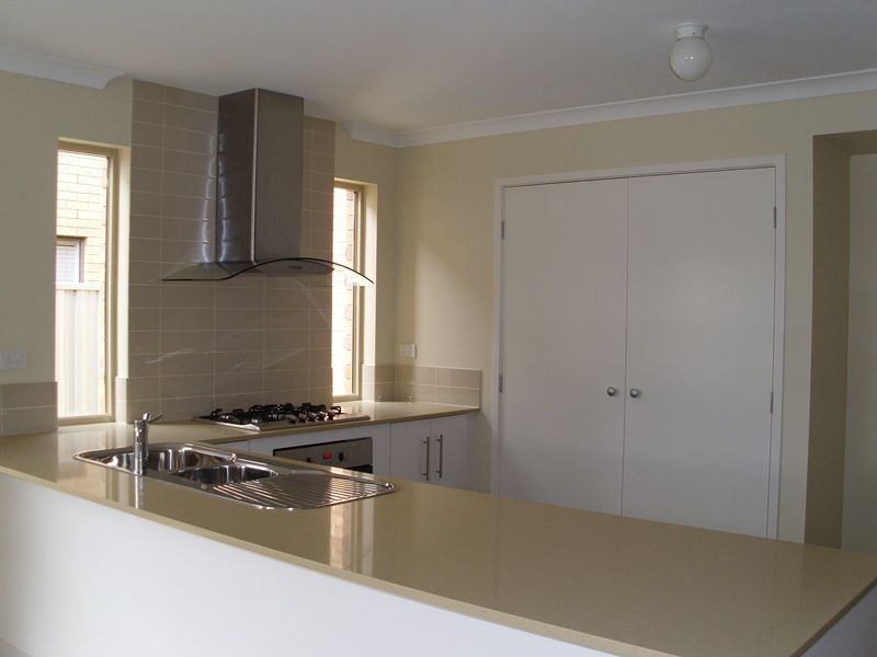 4 Bonnell Grove, Cranbourne East, VIC 3977