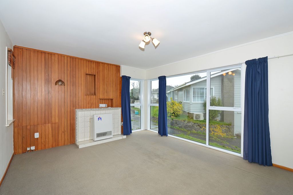 17 Loasby Crescent, Newlands, Wellington City