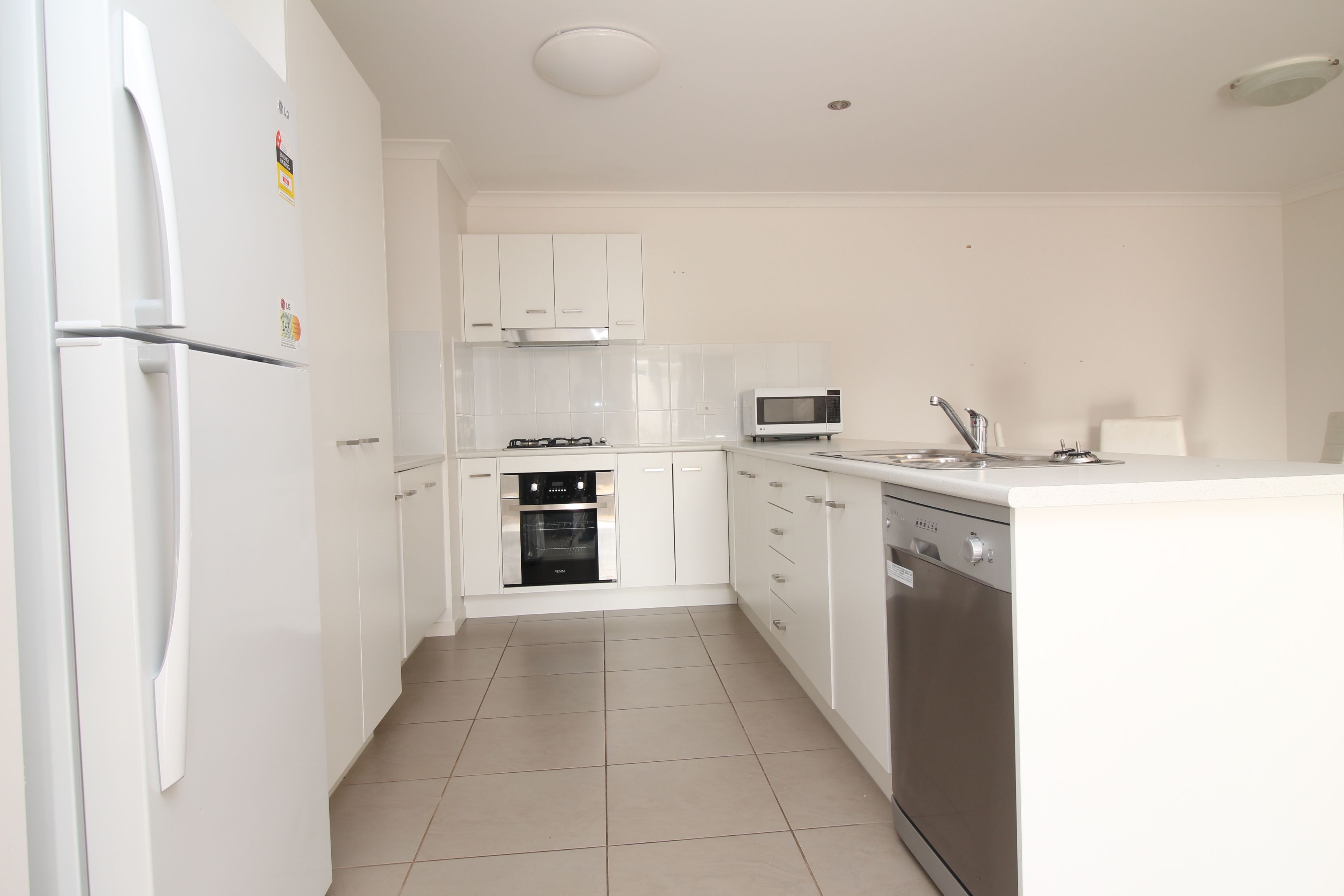 Unit 1/40 Lakeside Drive, Emerald, QLD 4720