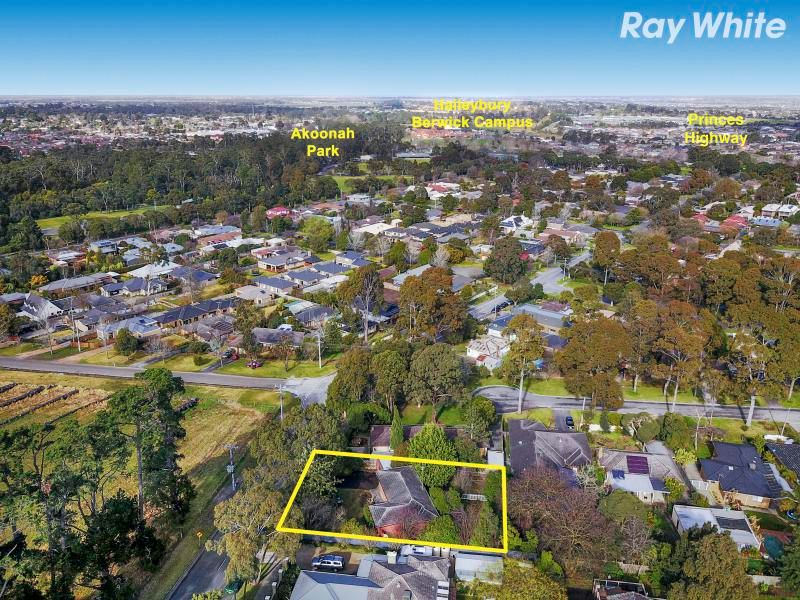 35 Manuka Road, Berwick, VIC 3806