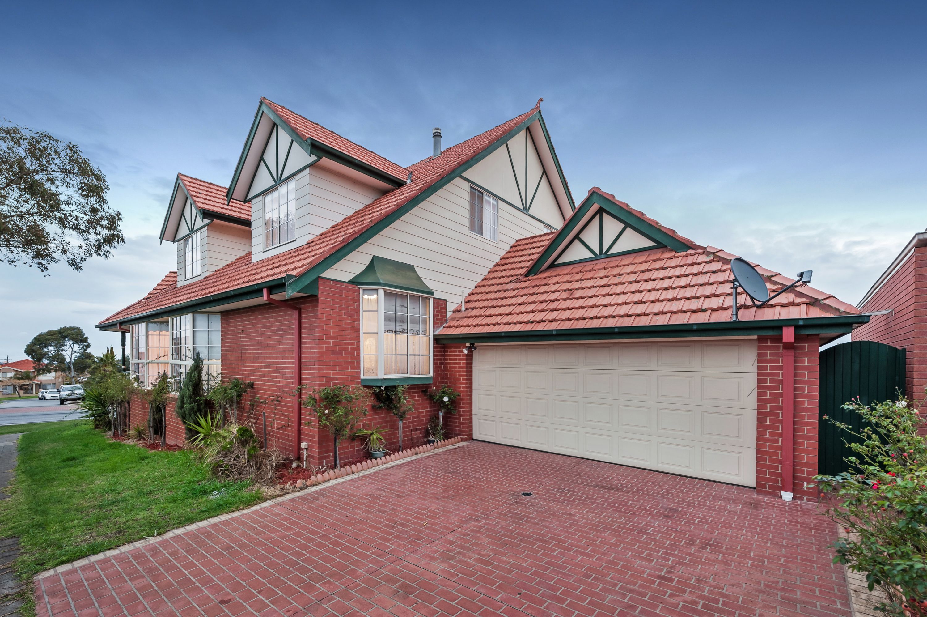 16 Pickersgill Crescent, Roxburgh Park, VIC 3064