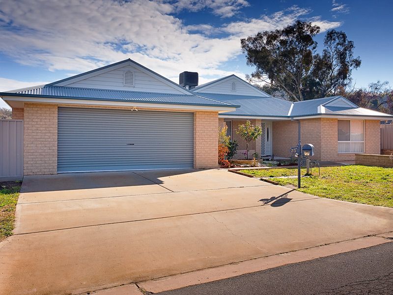 23 Kurrajong Crescent