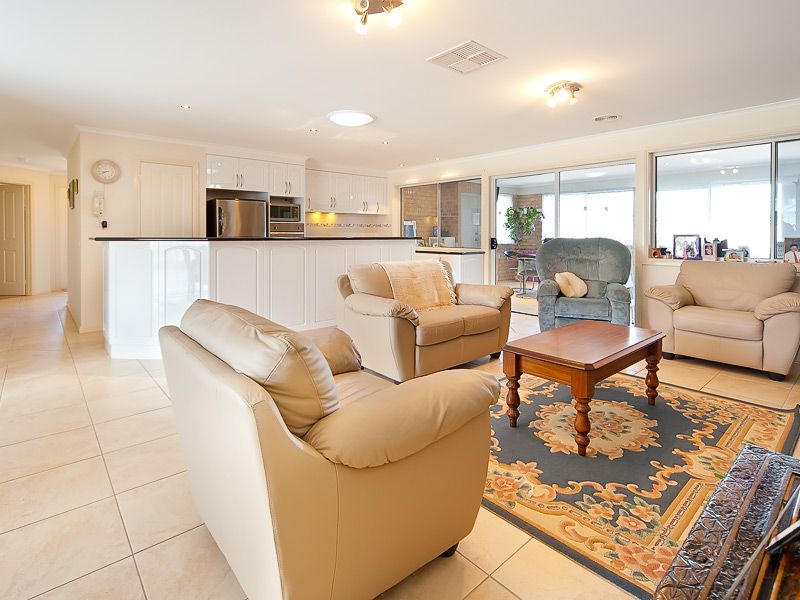 23 Kurrajong Crescent, West Albury, NSW 2640