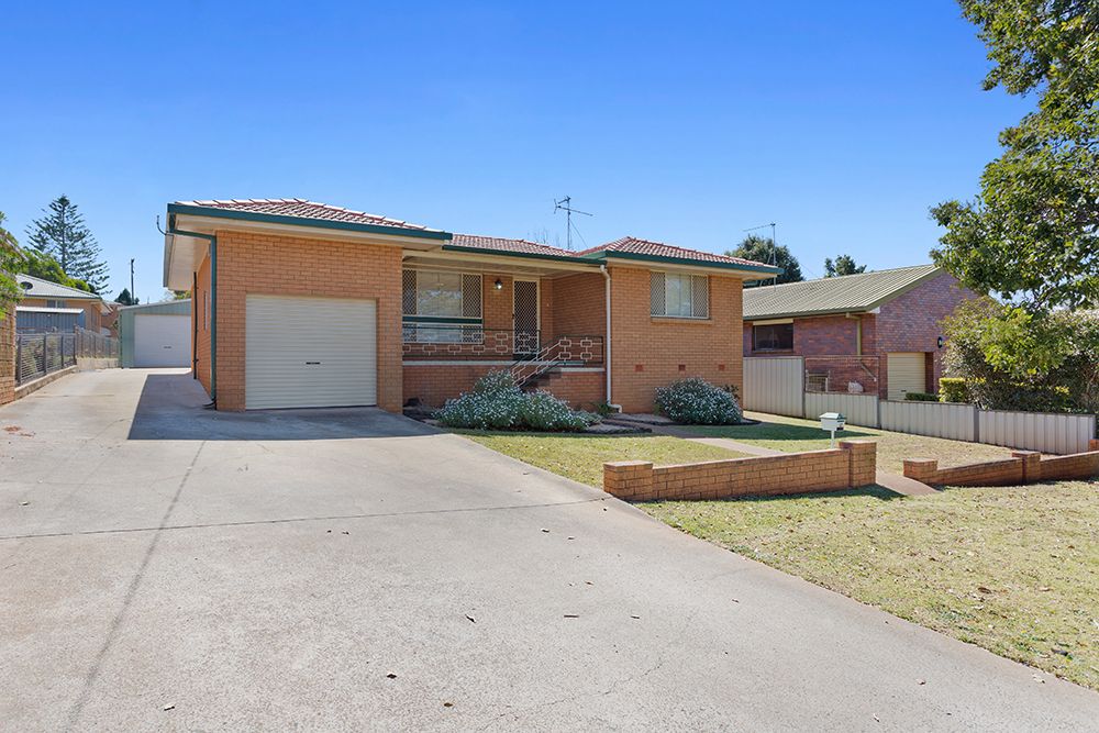 47 Debra Street, Centenary Heights, QLD 4350