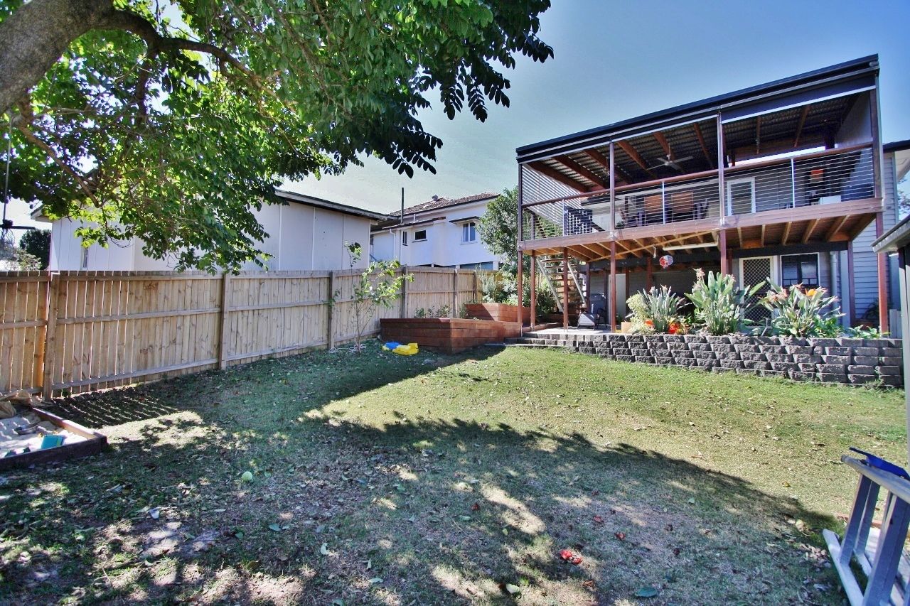 15 Lamrock Street, Holland Park West, QLD 4121