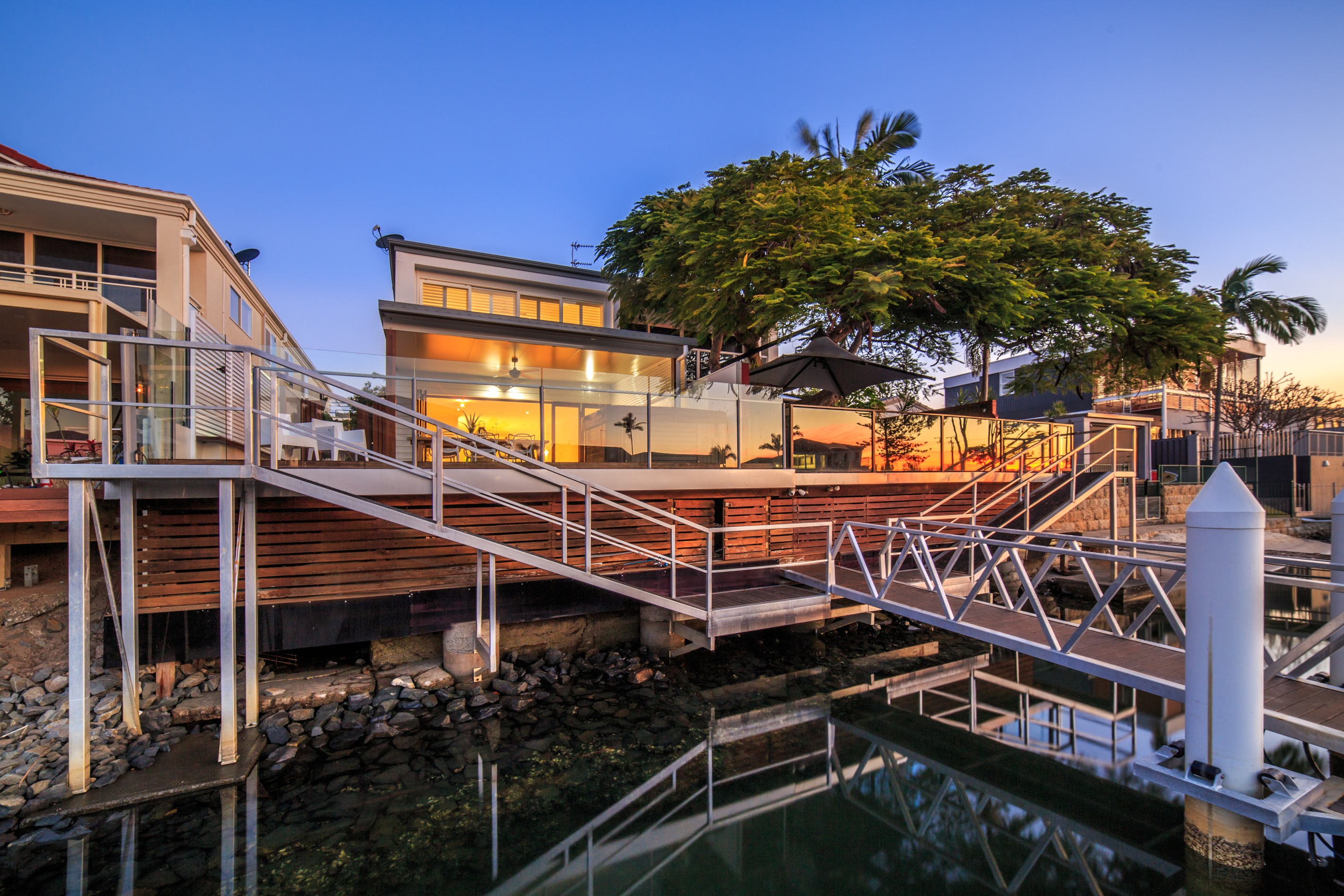 2/135 Stanhill Drive, Chevron Island, QLD 4217