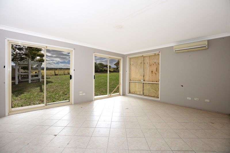 8 Katela Avenue, Bomaderry, NSW 2541