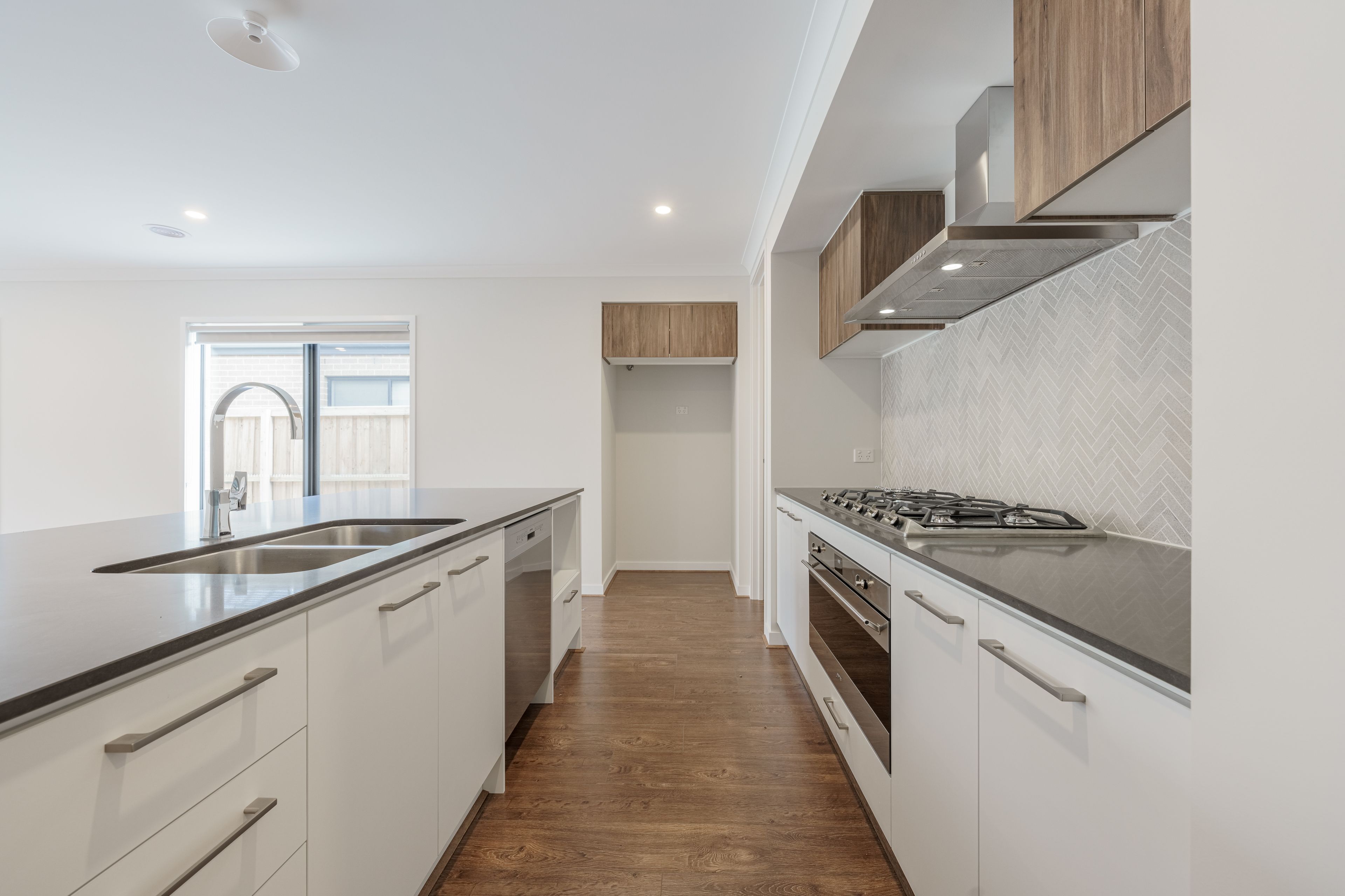 15 Carcoola Rise, Clyde North, VIC 3978