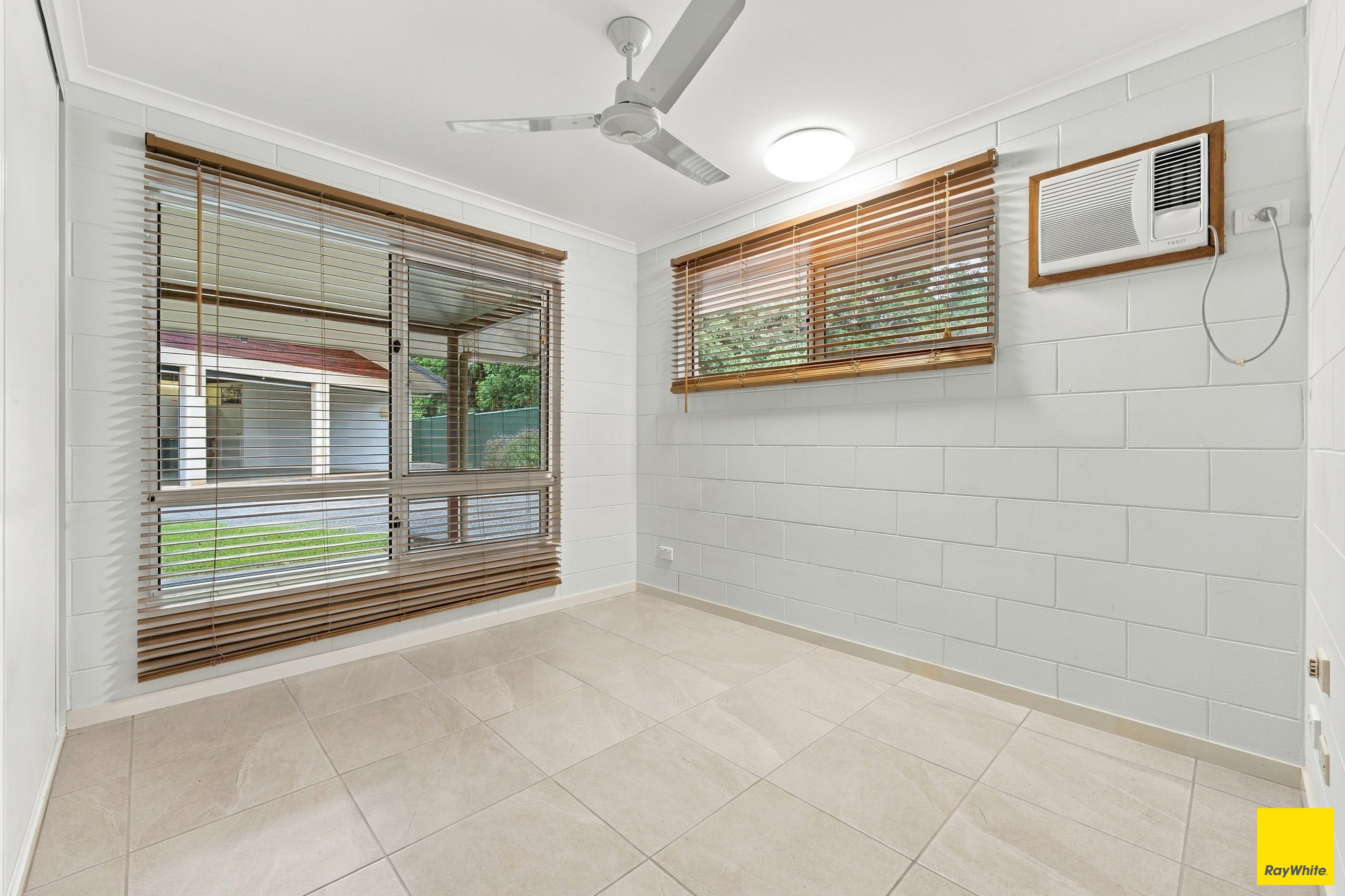 25 Del Manso Crescent — photo 9 of 24