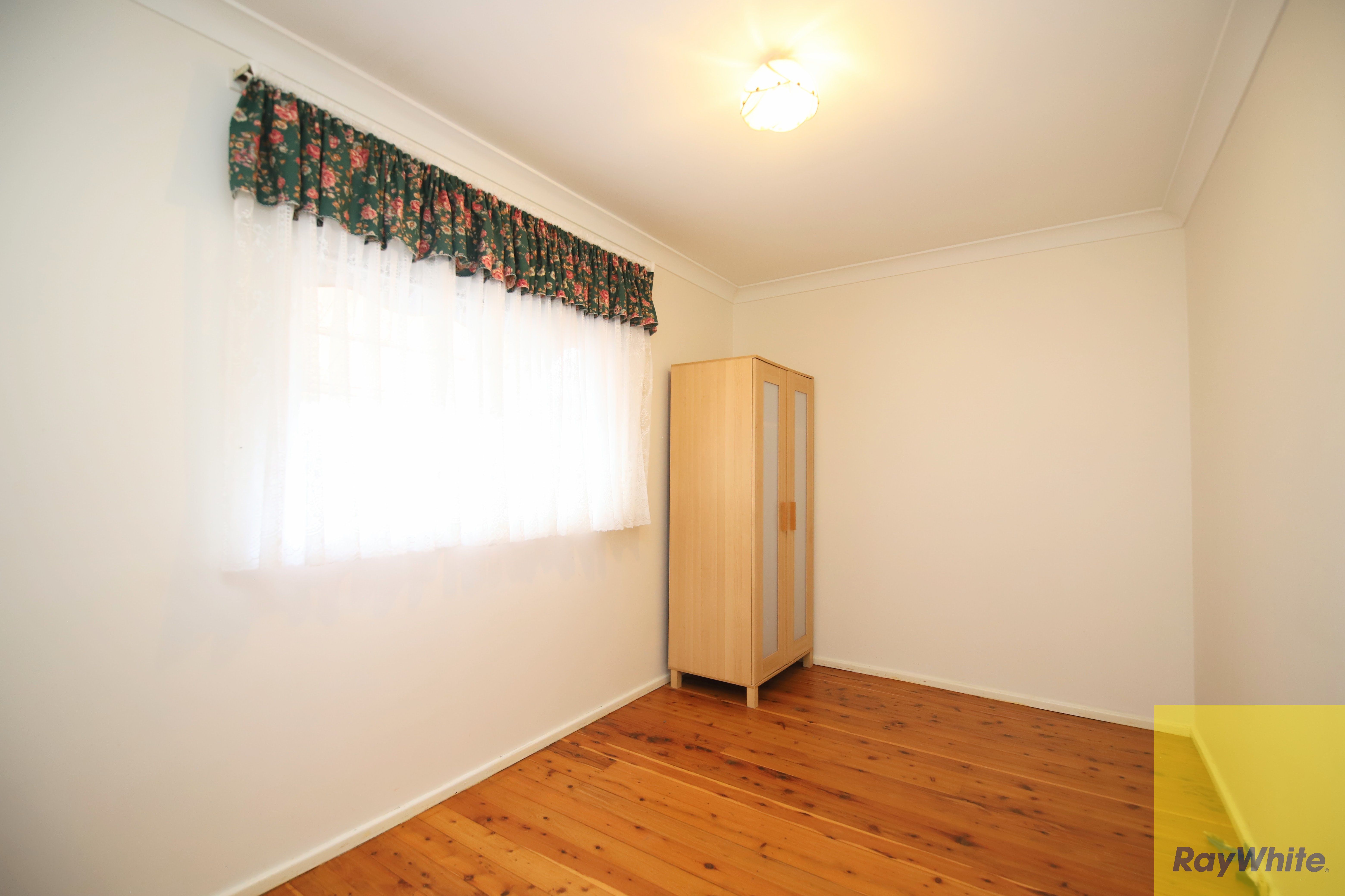 14 Donington Avenue — photo 10 of 11